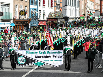 Marching Pride de SRU remporte deux prix de la parade de la Saint-Patrick