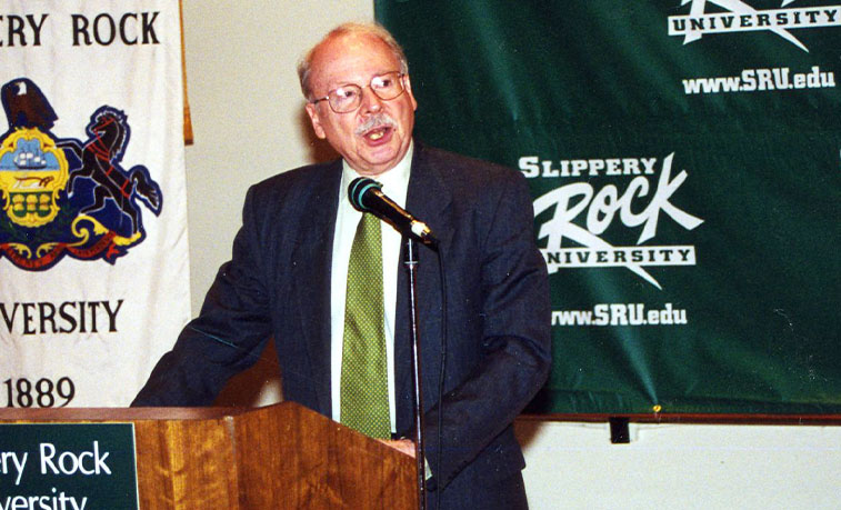 Mantan presiden SRU, G. Warren Smith, meninggal dunia pada usia 80