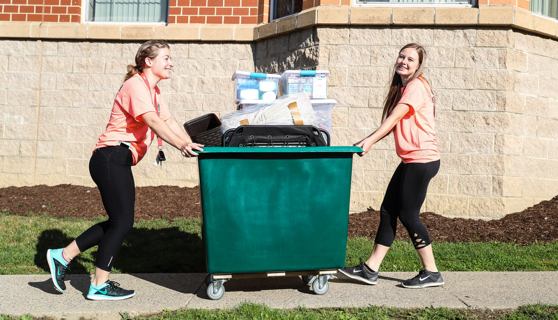 Students helping freshmen move in