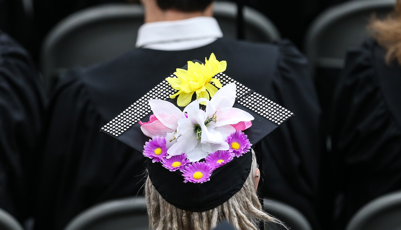 Decorated cap with flowers