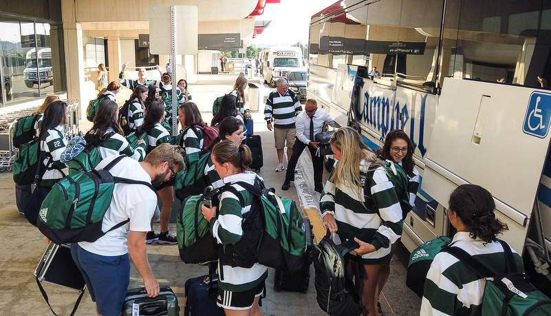 Women's Soccer team arrives at Pittsburgh airport