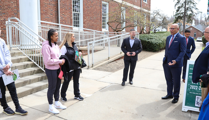 Pennsylvania Auditor General visits campus