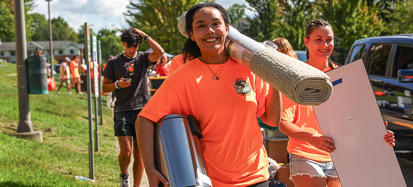 Student helping on move in day