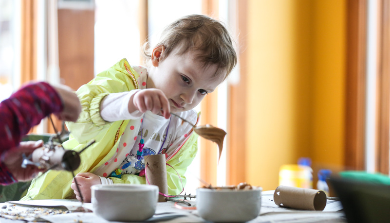 Kids making bridfeeders