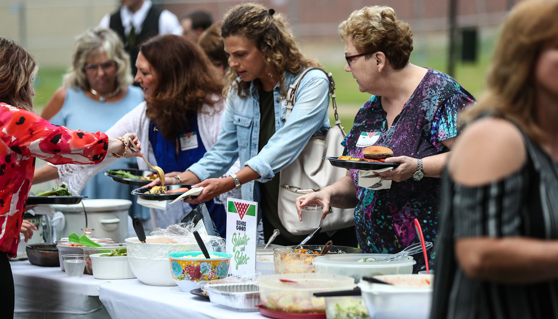 The food line advances