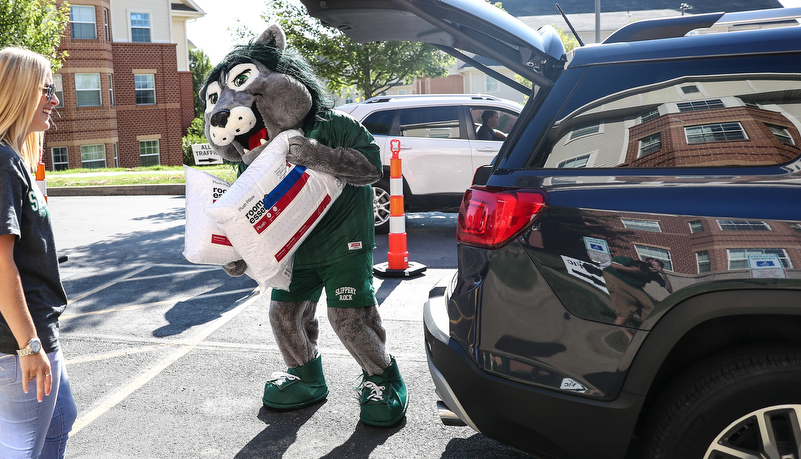 Students helping with move in