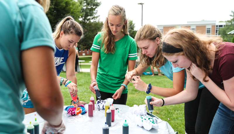 Students making tie-die