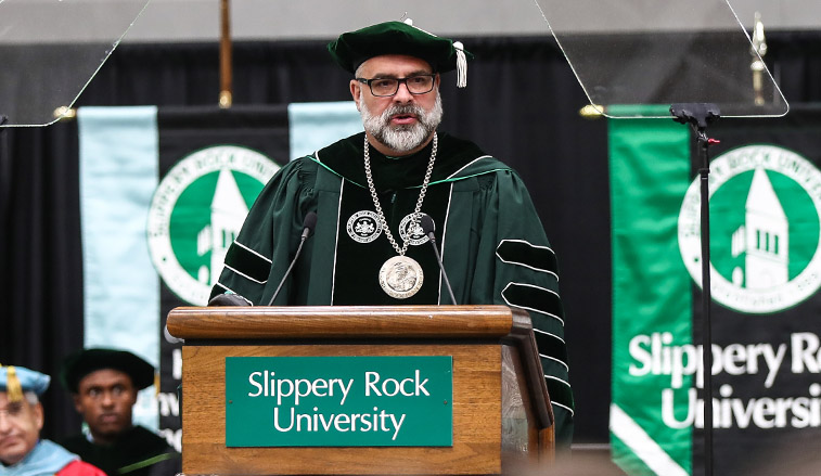 President Behre addresses the incoming freshman class