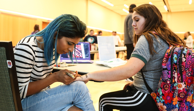 Student gets a henna tattoo