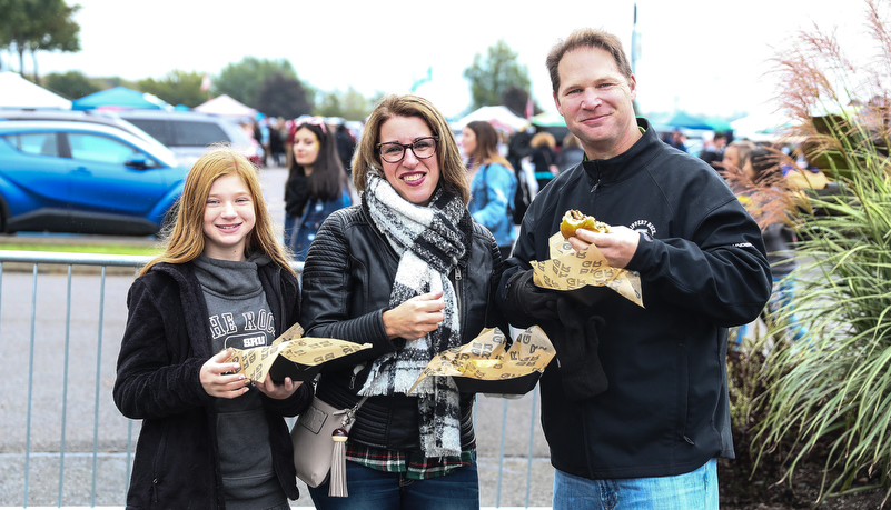 family eating burgers