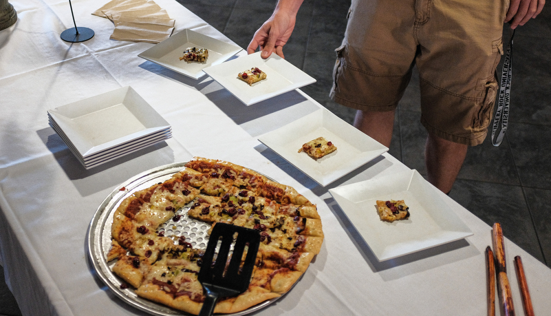 Students eating pizza