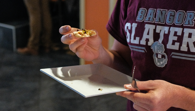 Students eating pizza