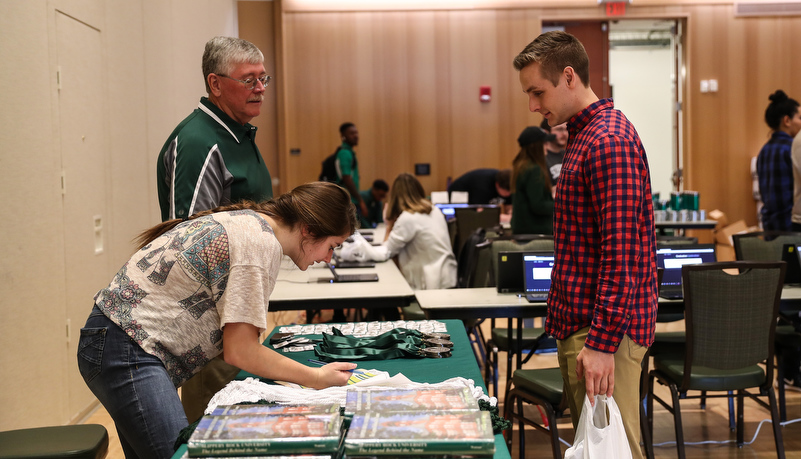 senior selecting a graduation ring