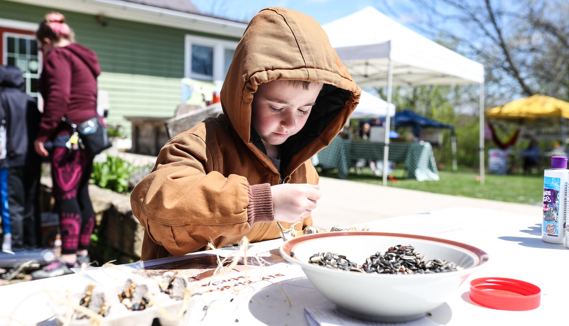 kids making crafts