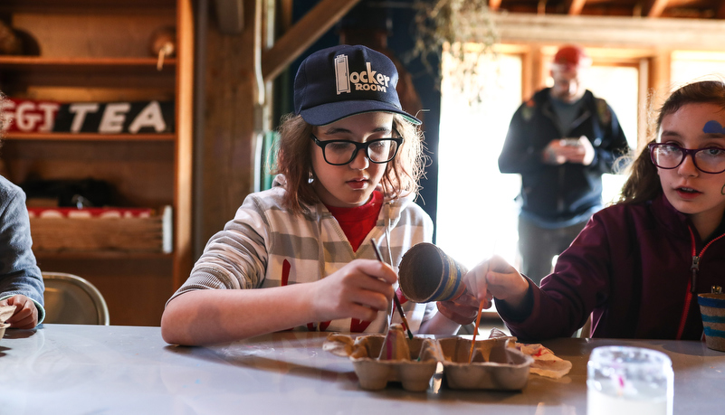 kids making crafts