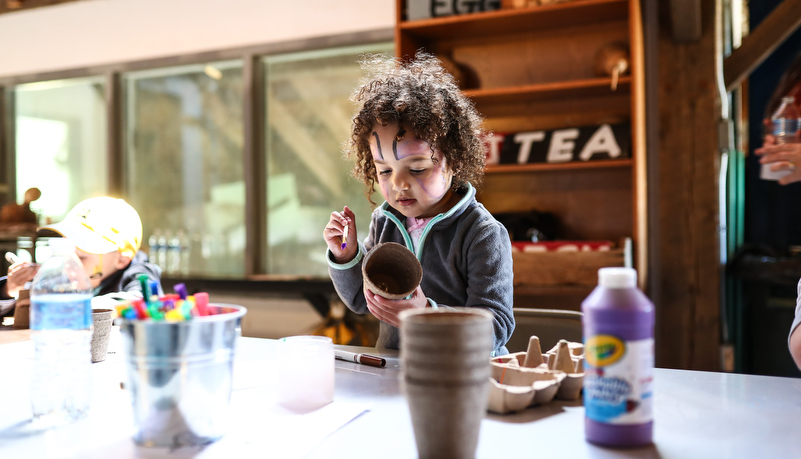 kids making crafts