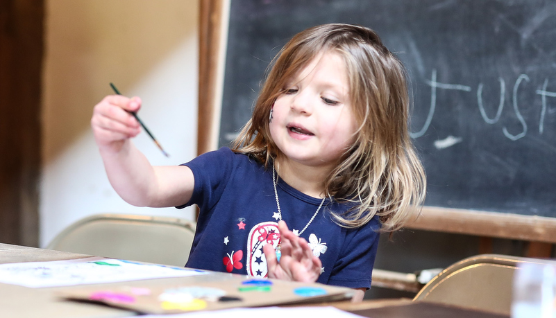 kids making crafts