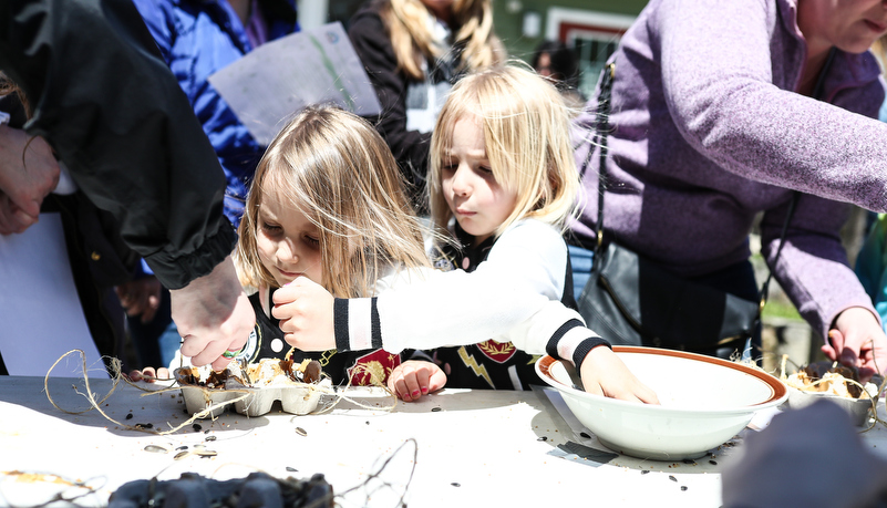 kids making crafts