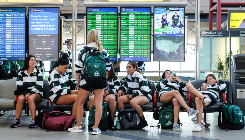 Women's Soccer team arrives at Pittsburgh airport