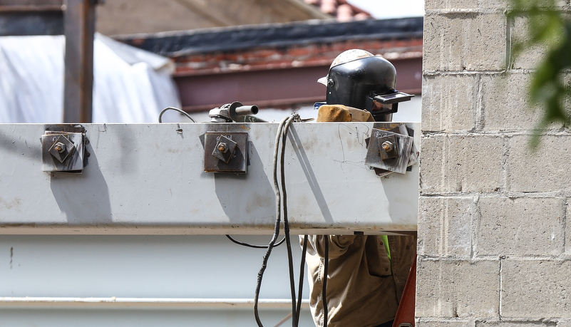 iron workers welding beams