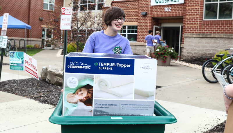 Students helping with move in day