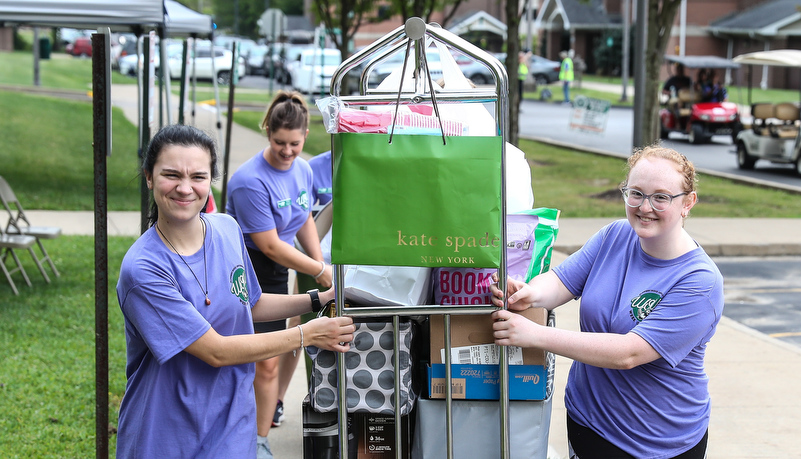 Students helping with move in day