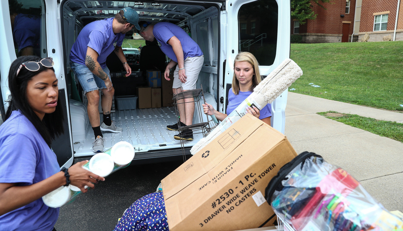 Students helping with move in day