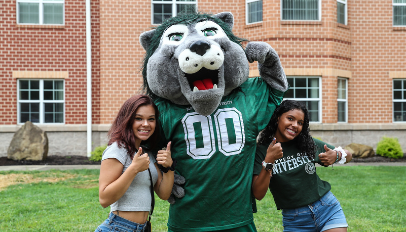 Students helping with move in day