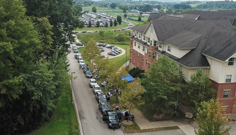 Students helping with move in day