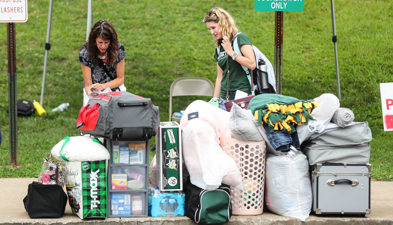 Students helping with move in day