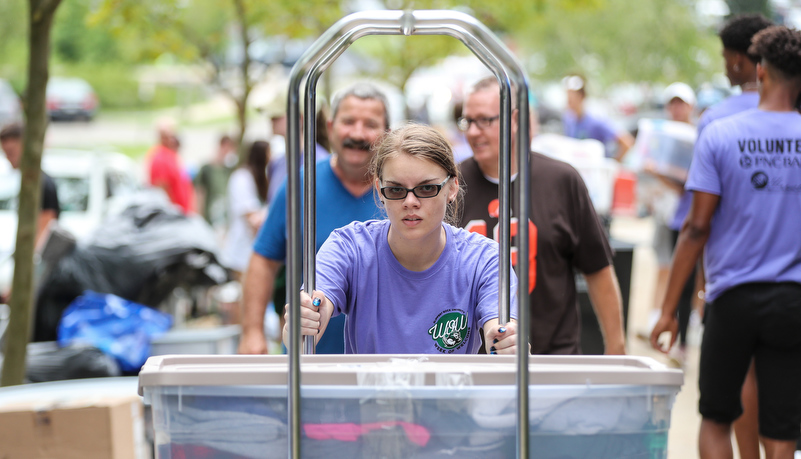 Students helping with move in day