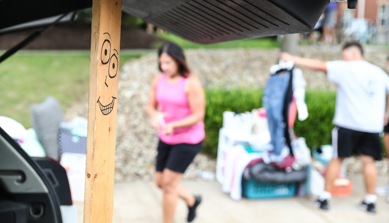 Students helping with move in day