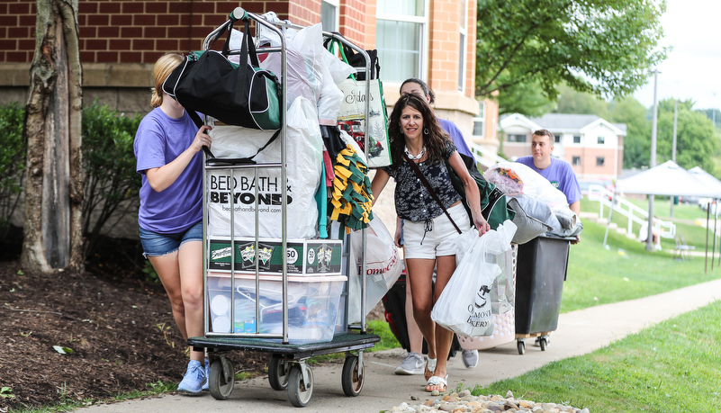 Students helping with move in day