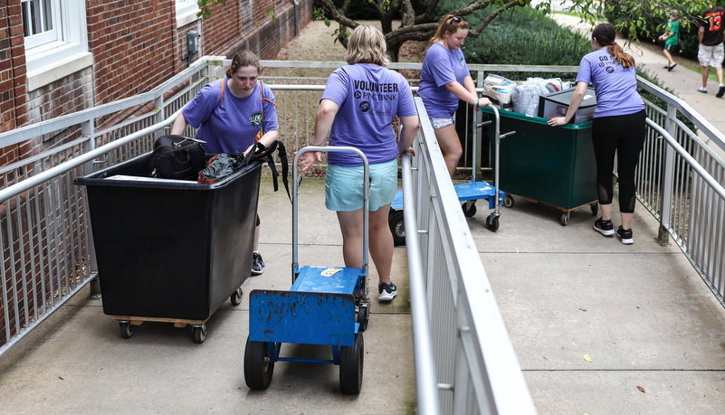 Students helping with move in day