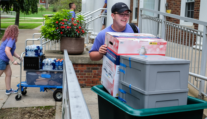 Students helping with move in day