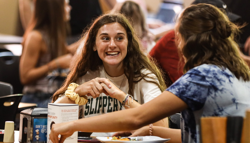 Students catching up over lunch