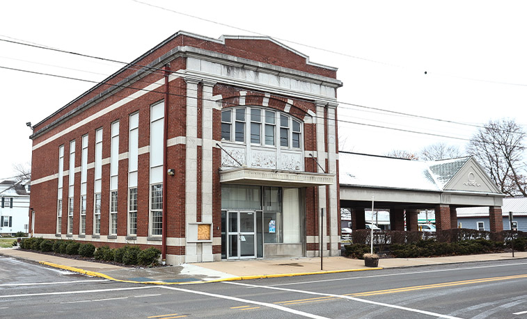 Slippery Rock University’s presence in Harrisville is expanding to Main Street thanks to a gift from First National Bank. FNB, which operated a branch office at 124 S. Main Street in Harrisville until May 2018, donated the building and seven parcels of land to the SRU Foundation, Inc., a nonprofit organization that exists to support the priorities of the University.