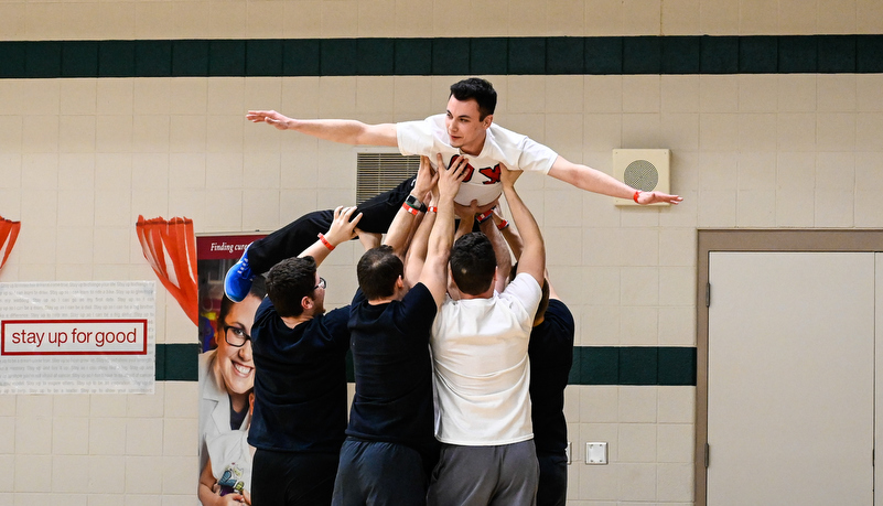 Students play a game trying to put a dance together in 10 minutes