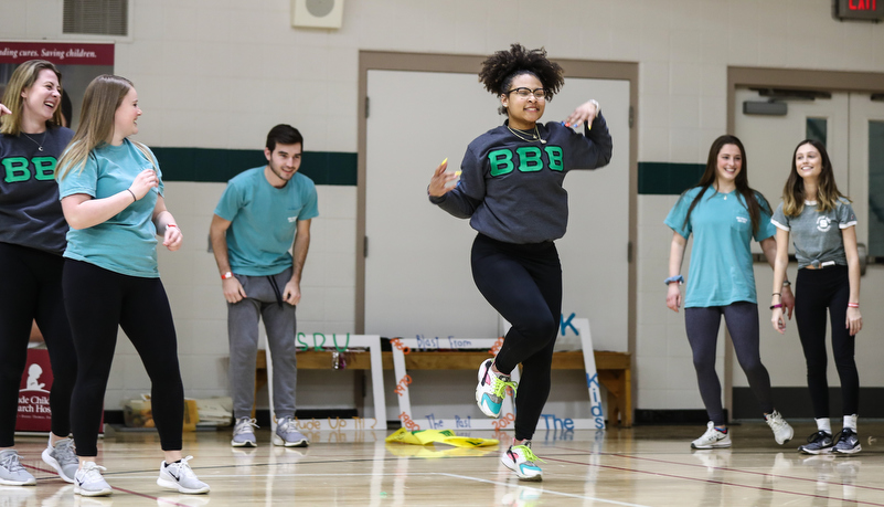 Students play a game trying to put a dance together in 10 minutes