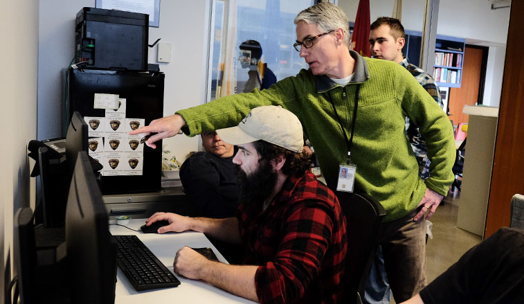 A representative from the VA assisting a student veteran