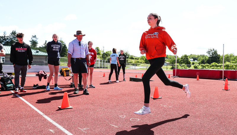 High jumpers learn technique