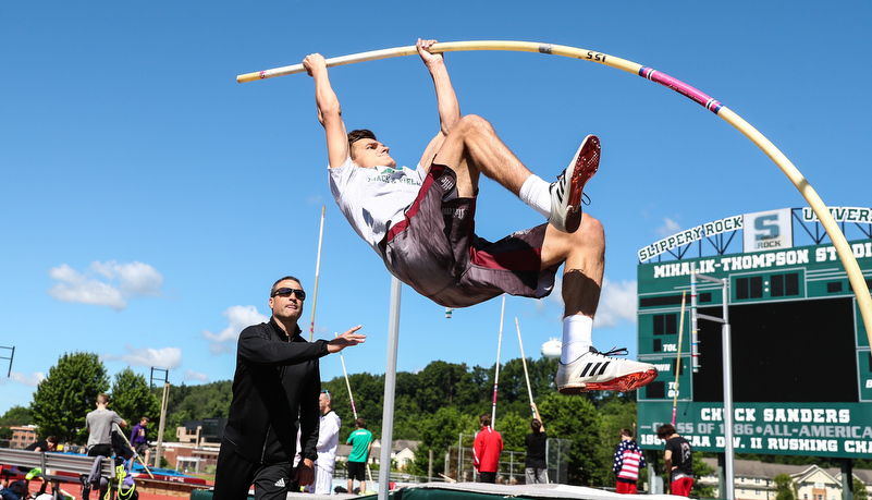 pole vaulter going up