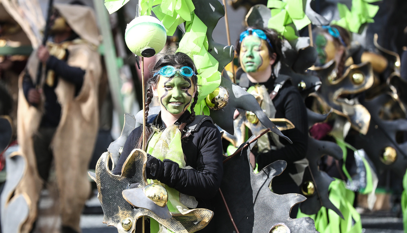 Parade performers