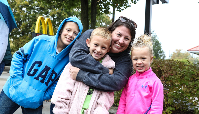 Mom and kids at the parade