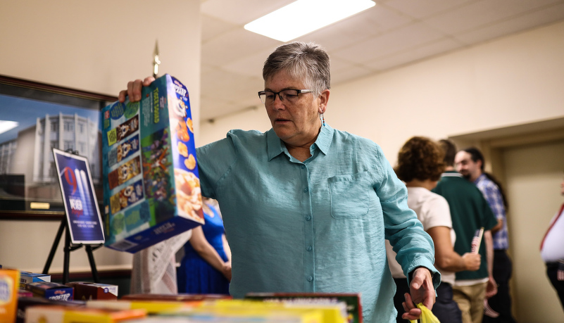 staff donating cereal