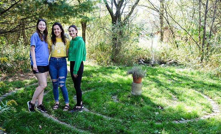 Students in the Ecotherapy garden