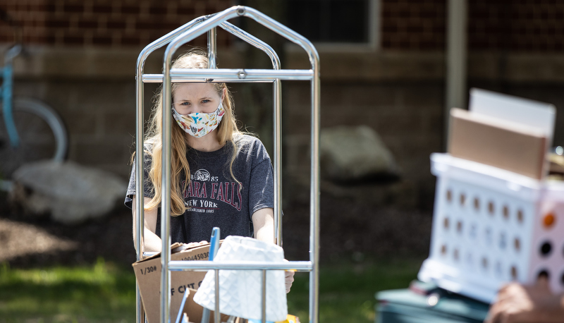 Students moving in