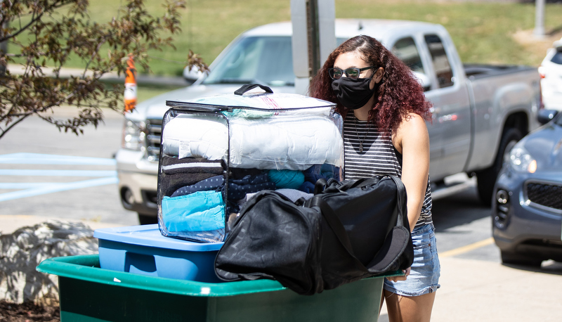 Students moving in