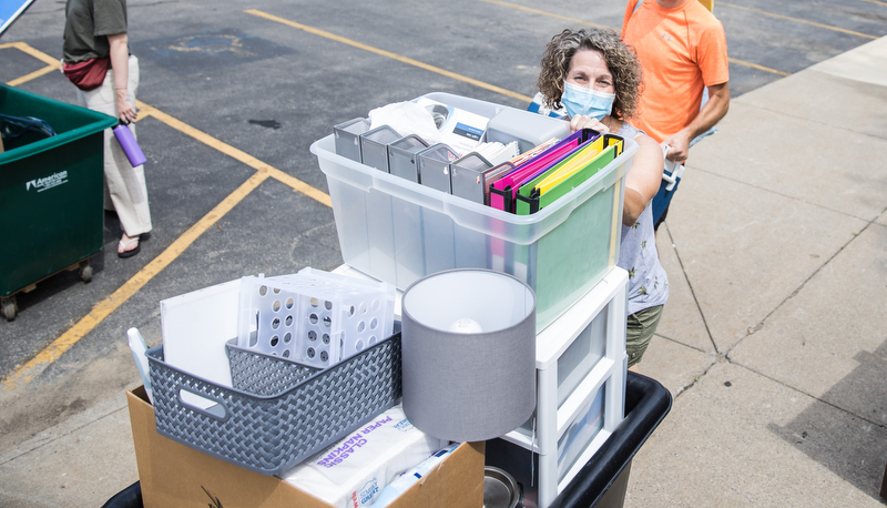 Students moving in