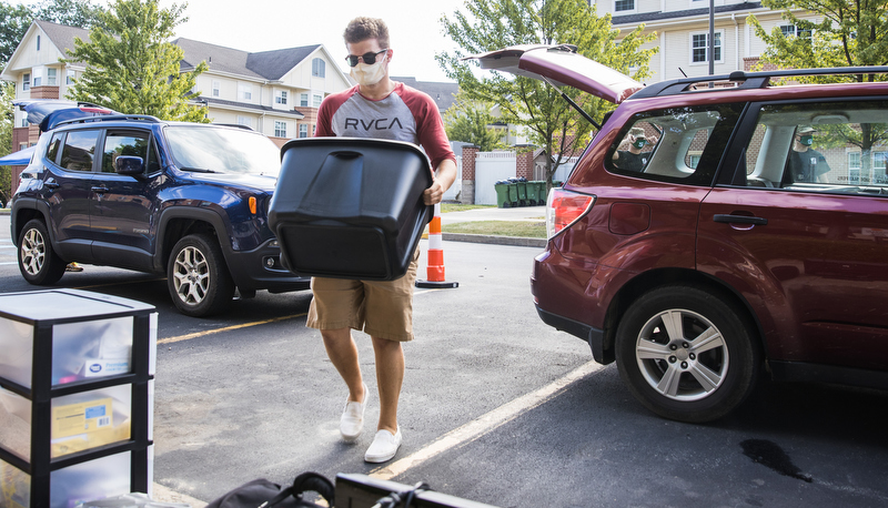 Students moving in